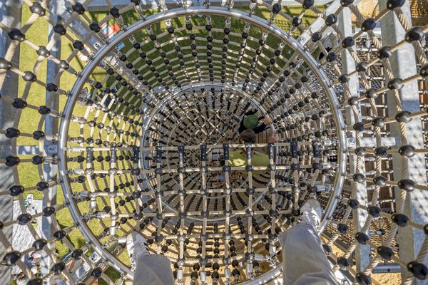 7 Meter hoher Kletterturm kommt bei den Kindern gut an.