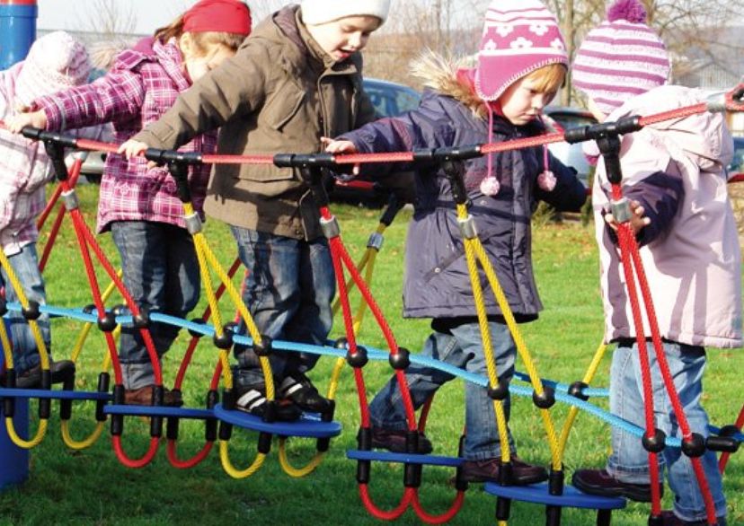 Abenteuerbrücke „Wackelteller“
