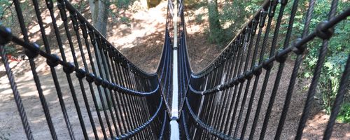 Neue Touristenattraktion von HUCK Seiltechnik Die neue Hängeseilbrücke der HUCK Seiltechnik im Barfußpark Egestorf