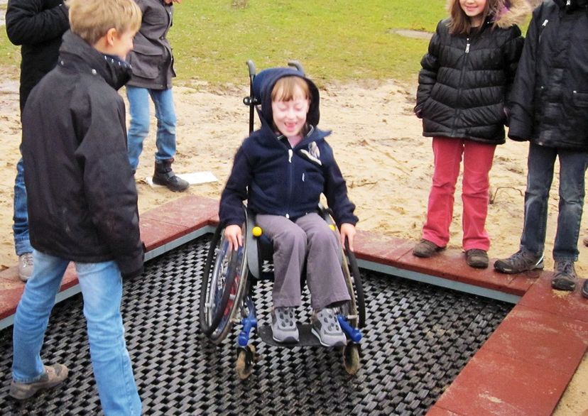 Rollstuhlfahrer-Trampolin "Rolli", inkl. Eingrabrahmen