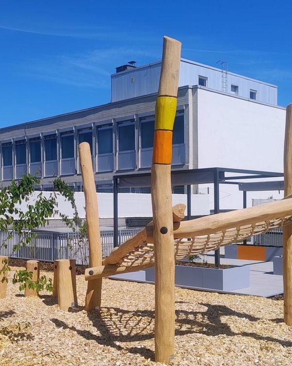 Spielplatz über den Dächern der Stadt
