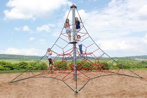 SPIDER 4 rope pyramid with 4 guy lines
