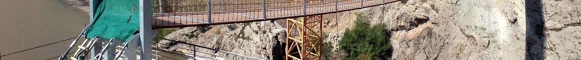 87 Meter-Brücke verbindet zwei Dörfer in der Türkei