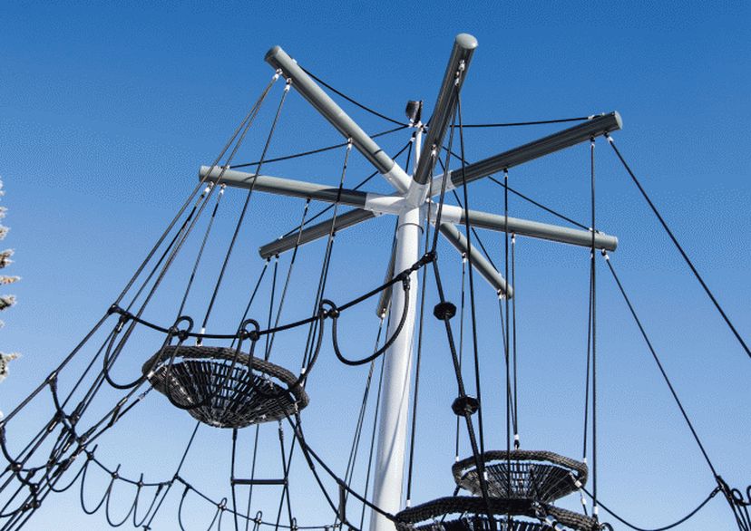 Bird‘s Nest Tree - steel crossbeams