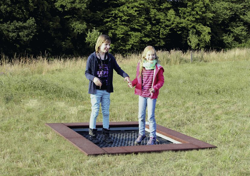 Mini-Trampoline, in ground incl. dig-in frame