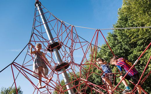 Spielen auf dem Pausenhof - mit HUCK Seiltechnik