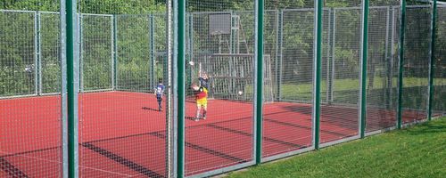„Dralo“-Ballfangzäune sind leise und sicher
