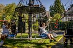 Spielplatz Berghausen_Große Kletterpyramide mit Sitzaussparungen