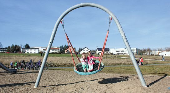 Arch swing with buried ground anchors