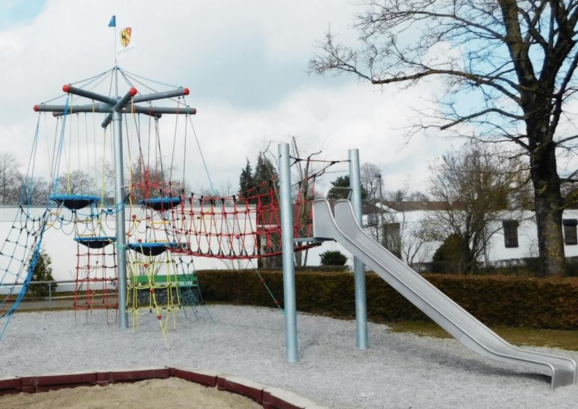 Vogelnestbaum inkl. Brücke und Rutsche