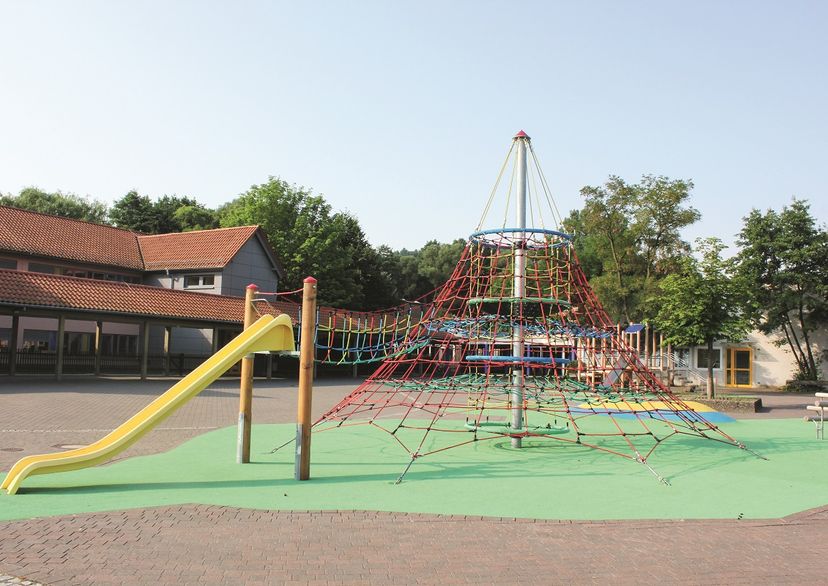 Seilnetz-Pyramide Dino 1