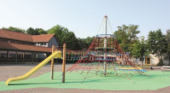 Seilnetz-Pyramide Dino 1