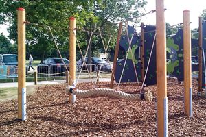 Super-Tampen-Swinger Mini, Standpfosten aus Douglasie