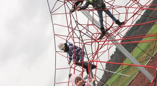 Seilpyramide SPIDER 6 mit 4 Abspannungen
