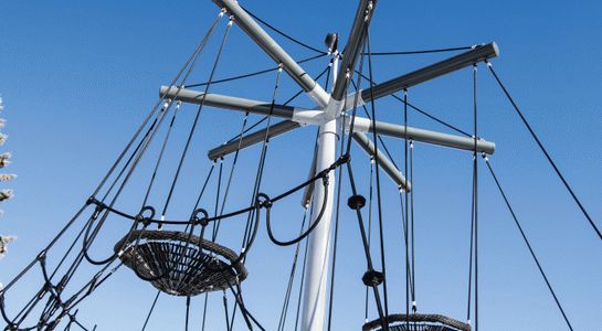 Bird‘s Nest Tree - steel crossbeams