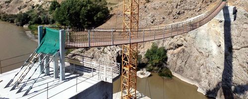 87 Meter-Brücke verbindet zwei Dörfer in der Türkei