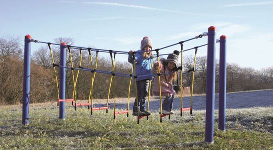 „Wobble rung“ adventure bridge