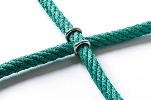 Kletternetze aus Ø 16 mm Herkulesseil mit Edelstahl-Klammer